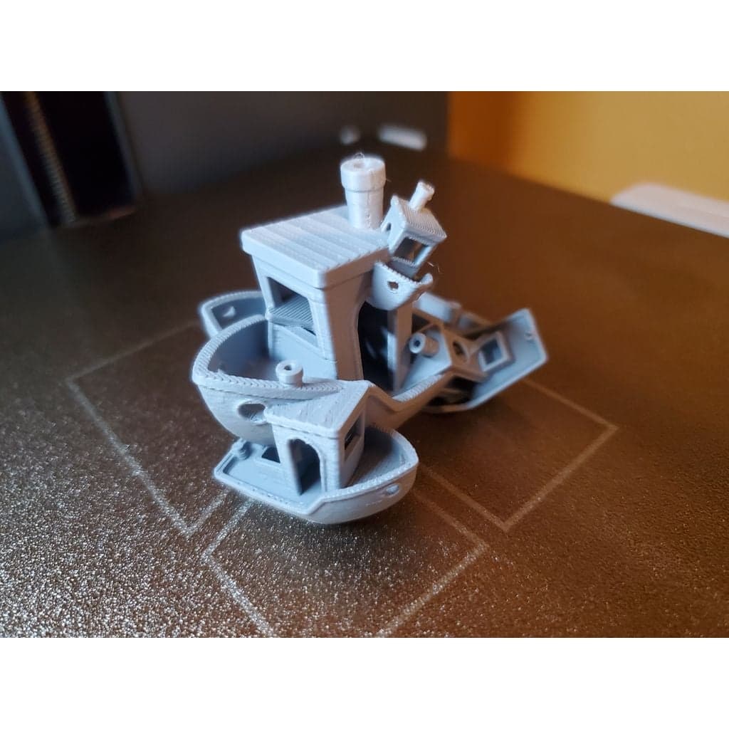Скульптура Benchy в стиле Кроненберга