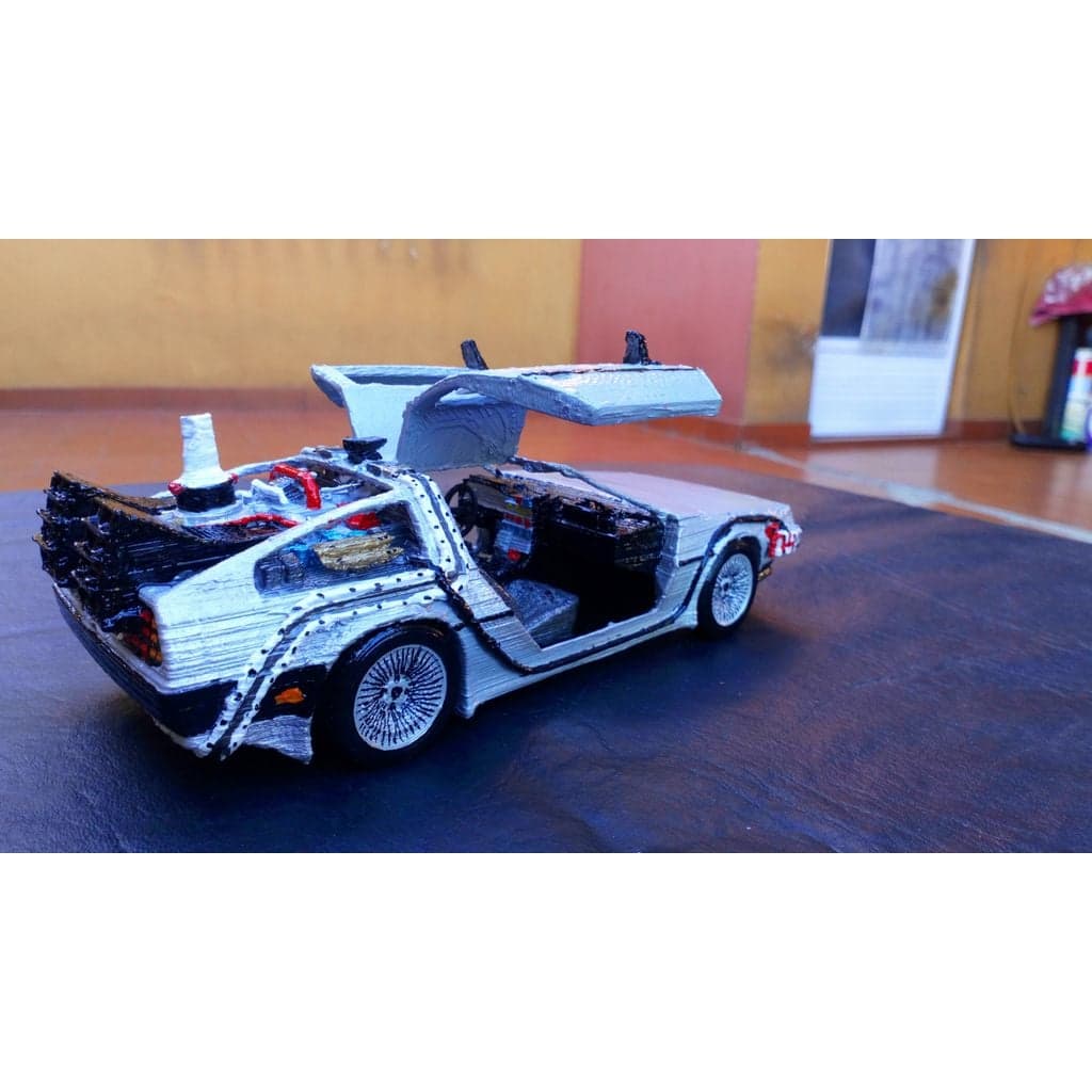 Модель DeLorean (открывается) V2