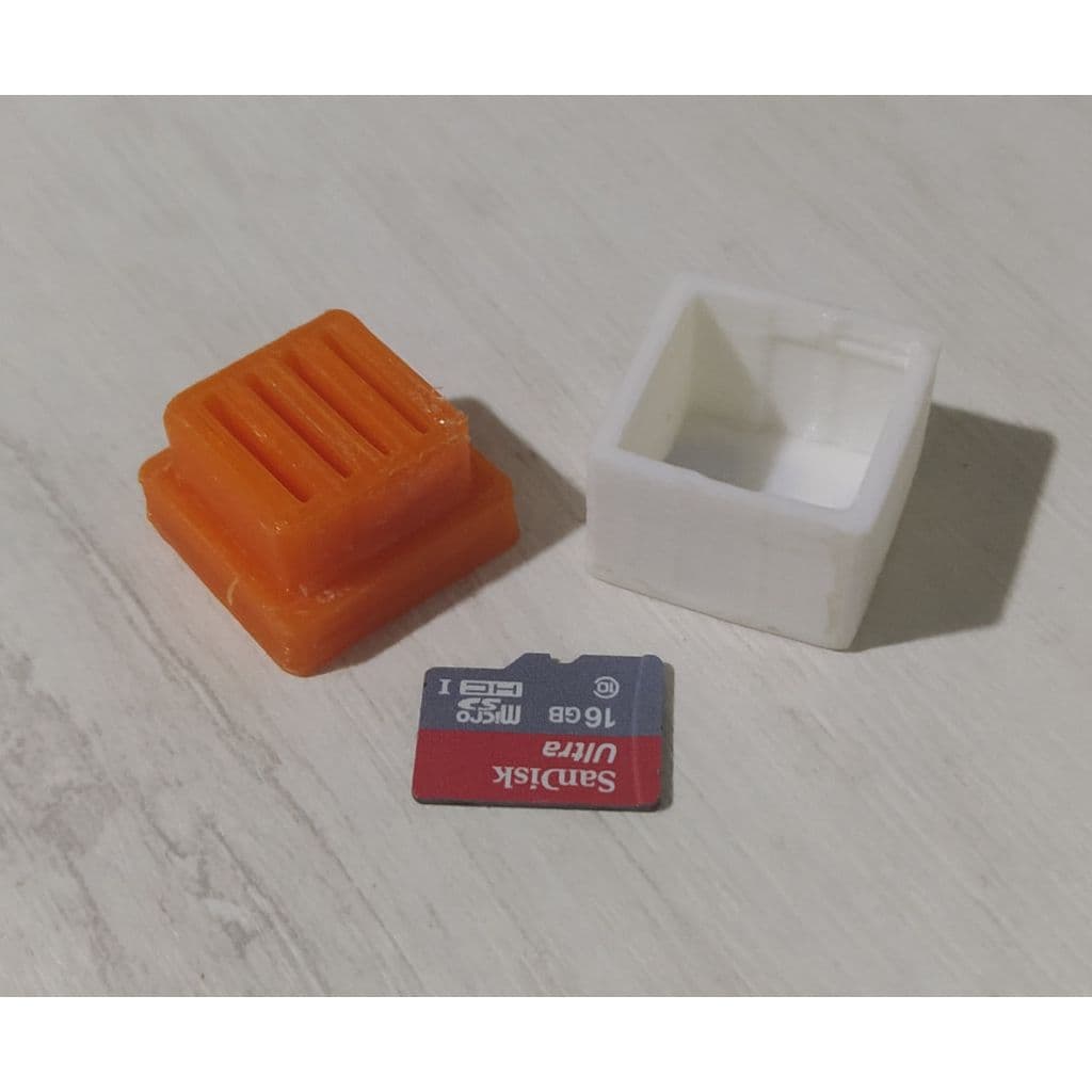 Мини-бокс на 4 карты microSD