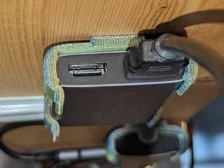 Крепление USB-платы видеозахвата HDMI