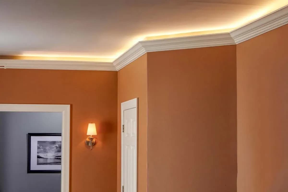 Потолочный карниз со скрытой LED-лентой — фото 8